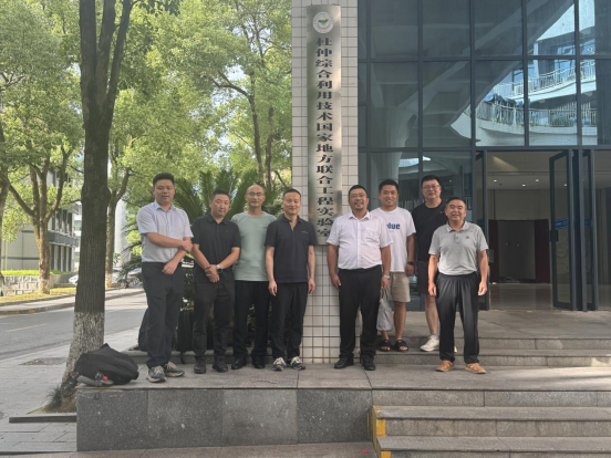 四川能源发展集团有限责任公司及金万博公司一行来杜仲实验室考察交流