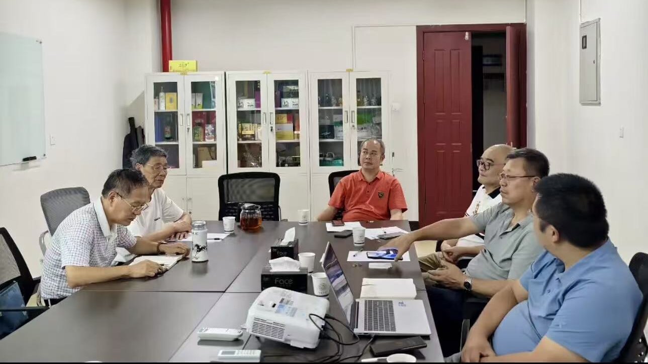 中国矿产资源集团深圳公司及东源县林业局一行来杜仲实验室考察交流